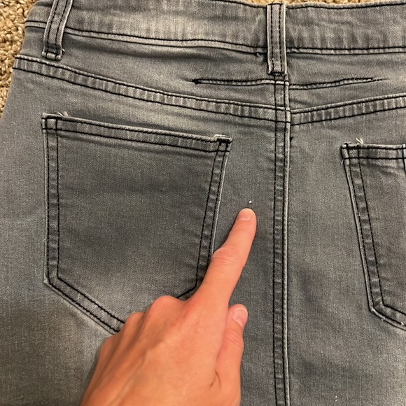 Magnolia south gray distressed mini skirt with stretch size small - Picture 5 of 7